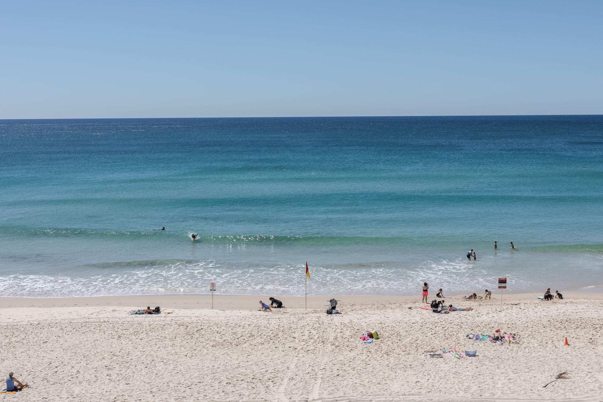 Spindrift On The Beach - Absolute Beachfront Mermaid Beach Exterior photo