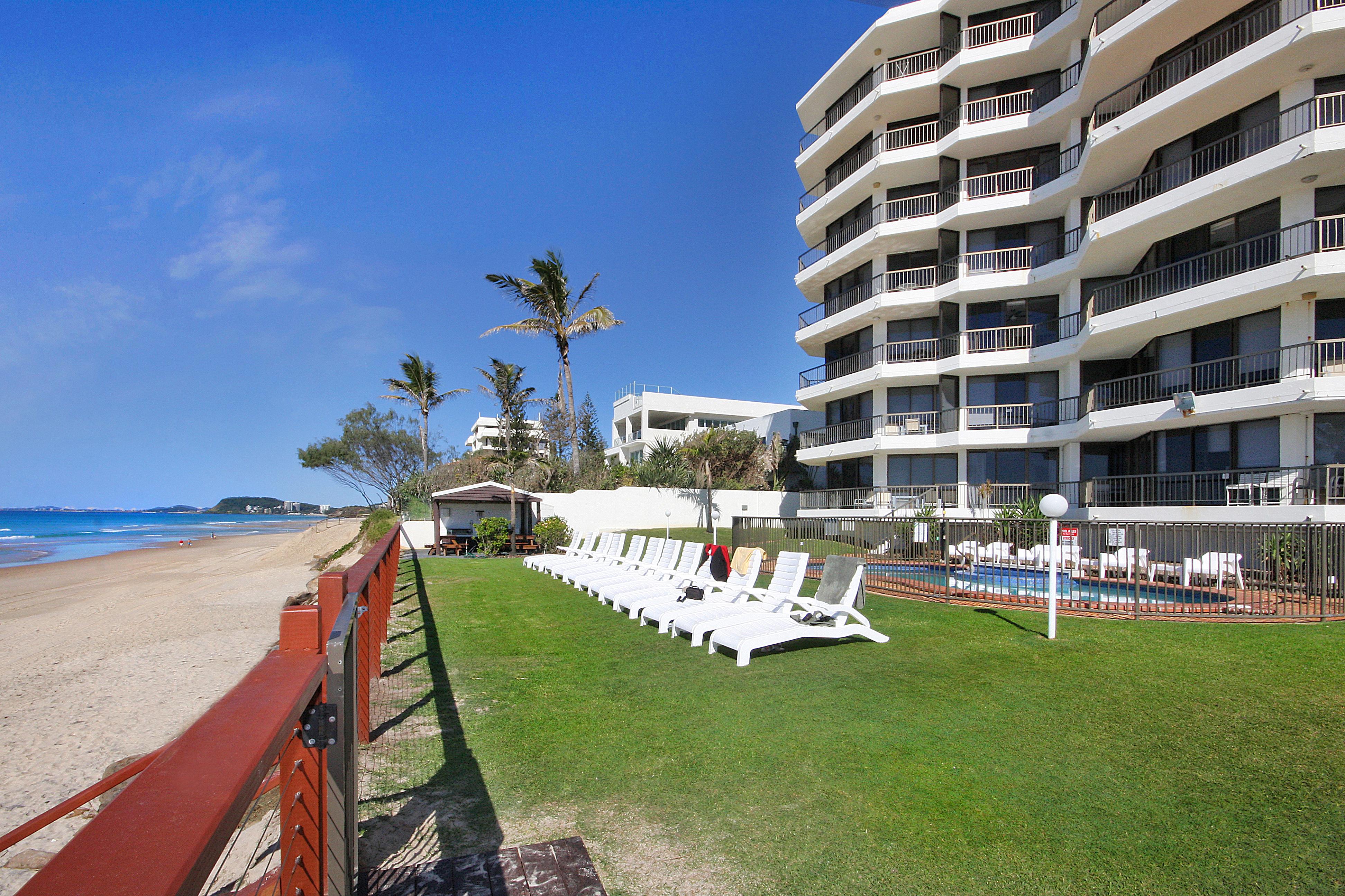 Spindrift On The Beach - Absolute Beachfront Mermaid Beach Exterior photo