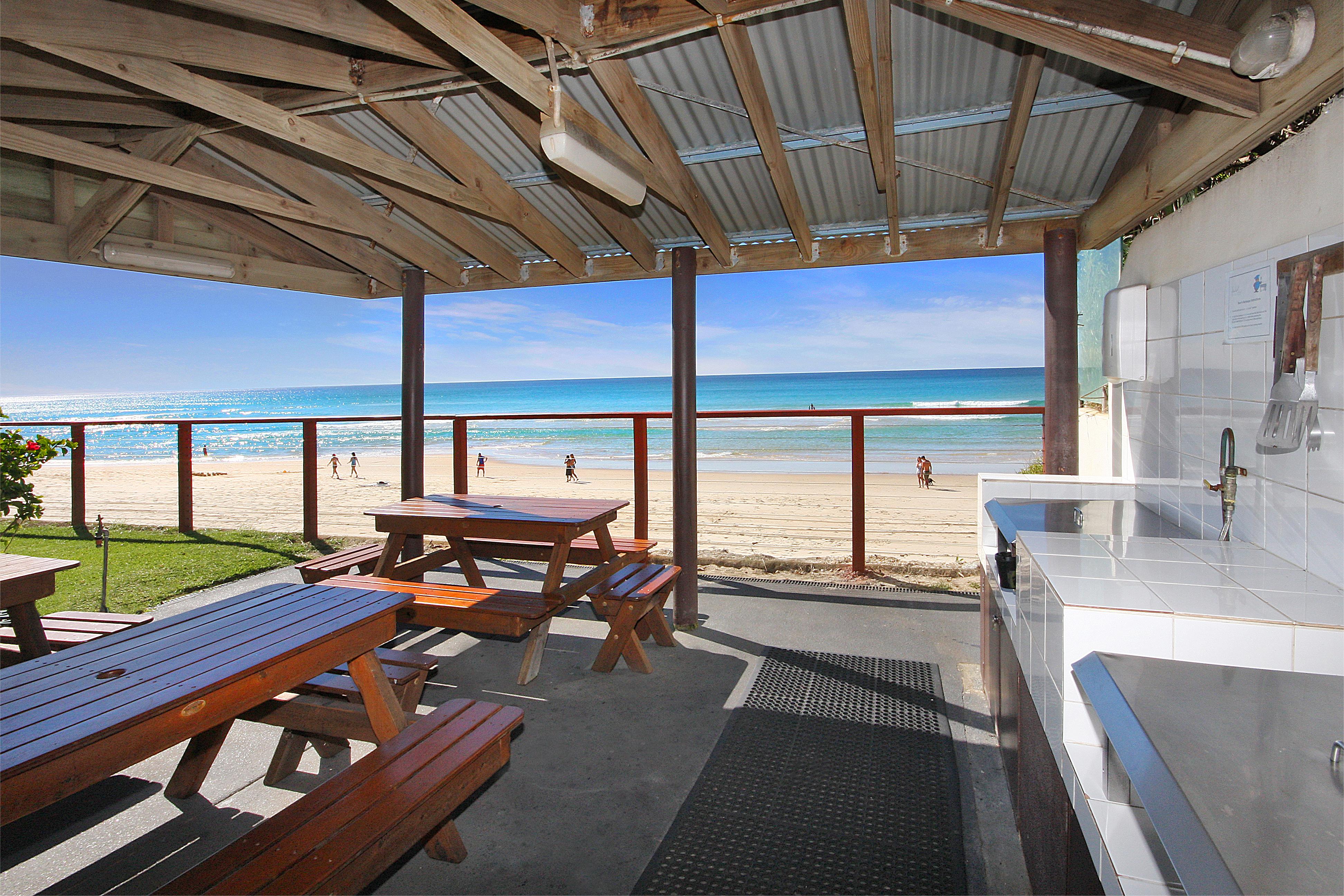 Spindrift On The Beach - Absolute Beachfront Mermaid Beach Exterior photo